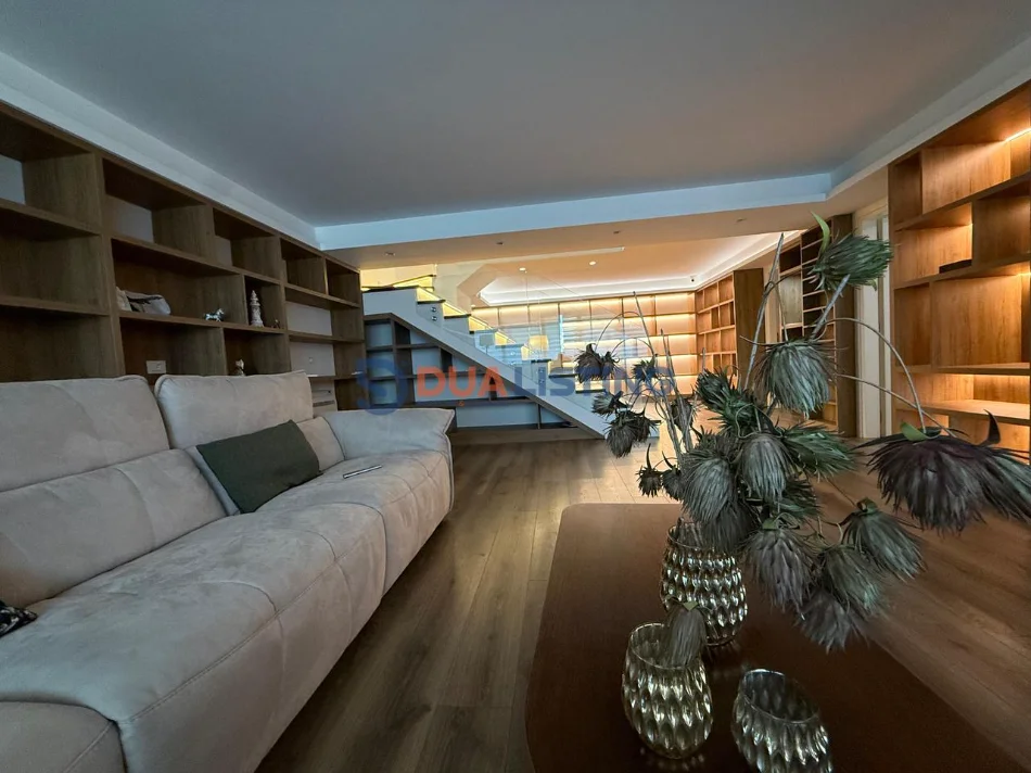 Tirane, jepet me qera Vile 4+1 , 350 m² 3.500 € (Teg)