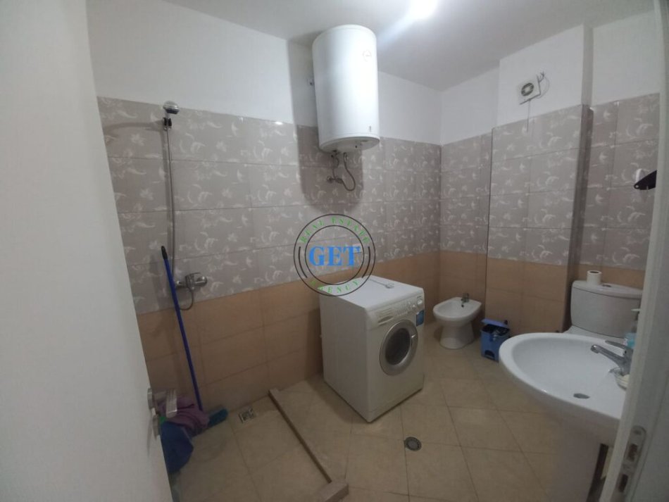 Durres, jepet me qera apartament 1+1+Ballkon Kati 6, 70 m² 300 € (Plazh, Durrës)