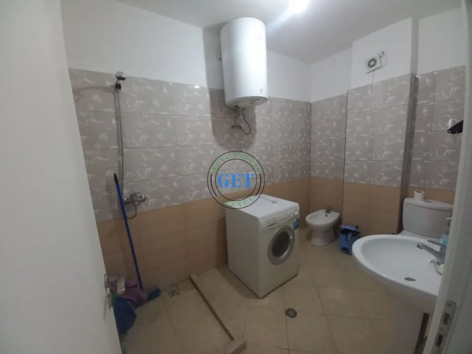Durres, jepet me qera apartament 1+1+Ballkon Kati 6, 70 m² 300 € (Plazh, Durrës)