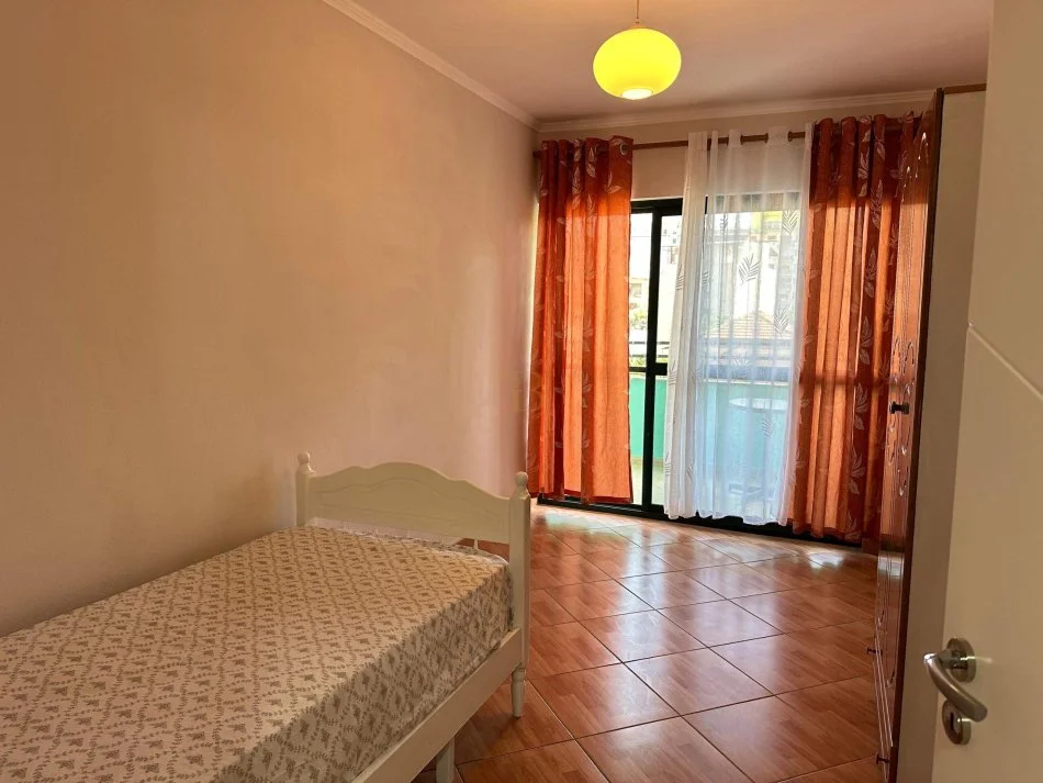 Tirane, jepet me qera apartament 2+1 Kati 2, 94 m² 600 € 