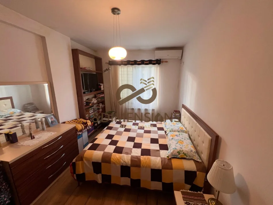Tirane, shitet apartament 3+1+Ballkon Kati 4, 122 m² 176.000 € (fresk)