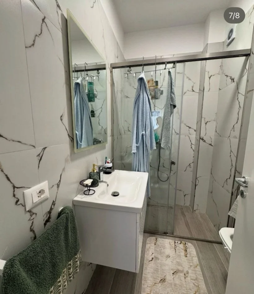 Tirane, jepet me qera apartament 2+1+Ballkon , 103 m² 730 € (Don Bosko)