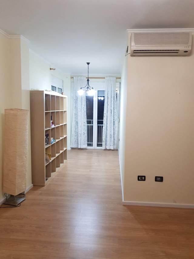 Tirane, jepet me qera ambjent biznesi Kati 10, 108 m² 600 Euro (Rruga Lidhja e Prizrenit)
