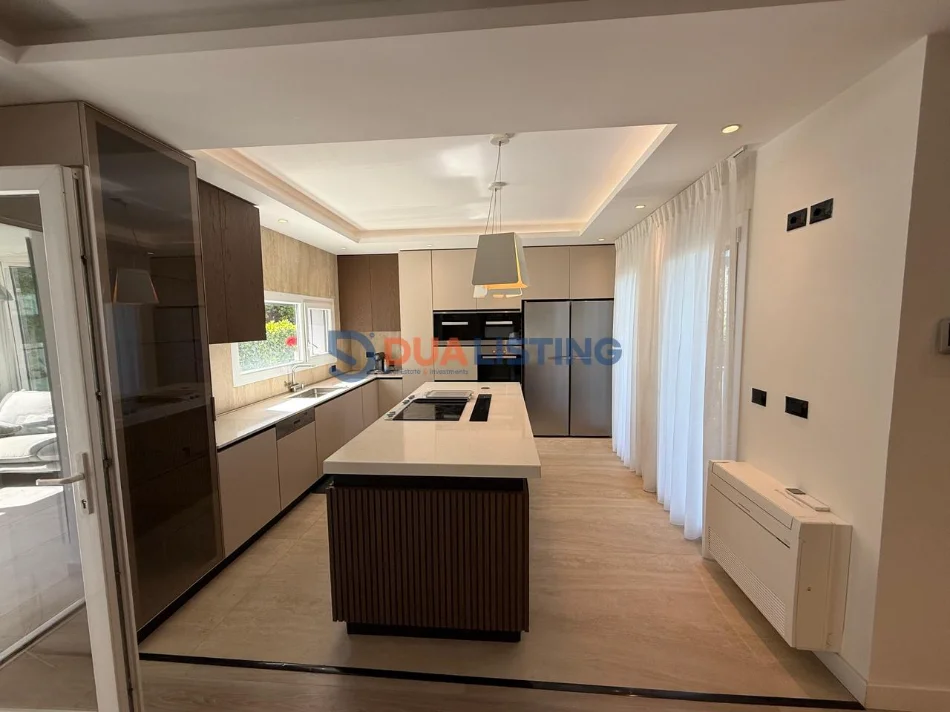 Tirane, jepet me qera Vile 4+1 , 350 m² 3.500 € (Teg)
