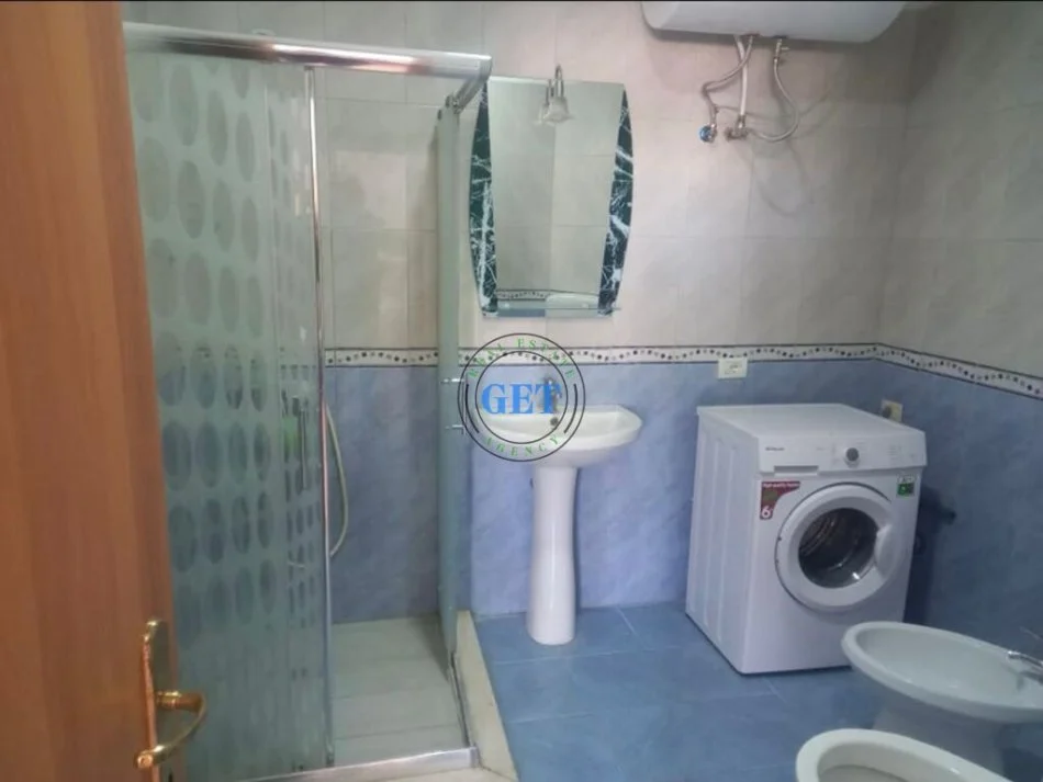 Durres, jepet me qera apartament 2+1+Ballkon Kati 4, 80 m² 400 € (Muzeumi, Durres)