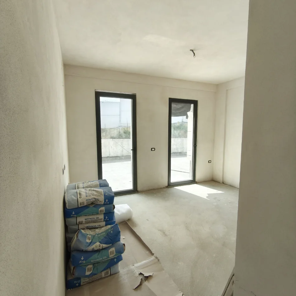 Tirane, shitet apartament 3+1 Kati 1, 150 m² 477.000 € 