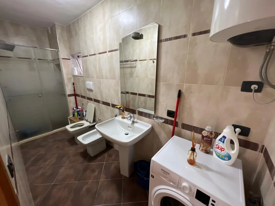 Tirane, jap me qera apartament 3+1+Ballkon Kati 3, 120 m² 650 € (Rruga kavajes)