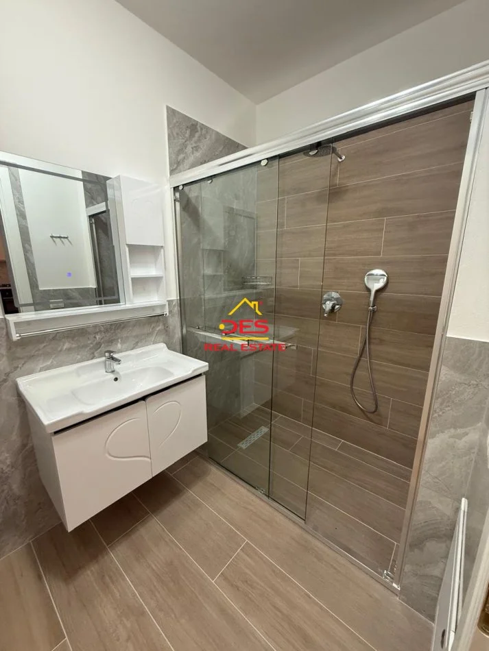 Vlore, jepet me qera apartament 1+1+Ballkon Kati 2, 80 m² 300 € (Orikum, Vlorë)