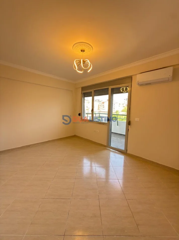Tirane, jepet me qera apartament 3+1 , 120 m² 1.300 € (Selvia)