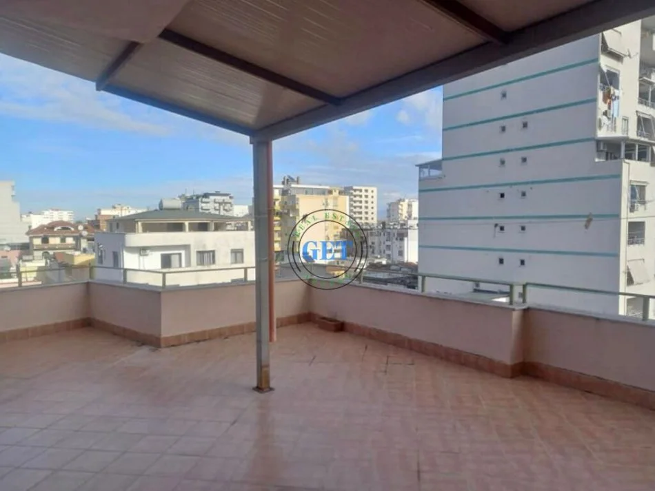 Durres, jepet me qera apartament 2+1+Ballkon Kati 4, 80 m² 400 € (Muzeumi, Durres)