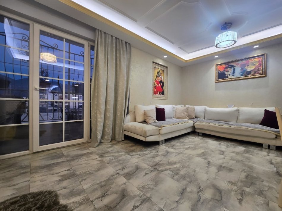 Tirane, shitet apartament 3+1 , 145 m² 299.000 € (Selvia)