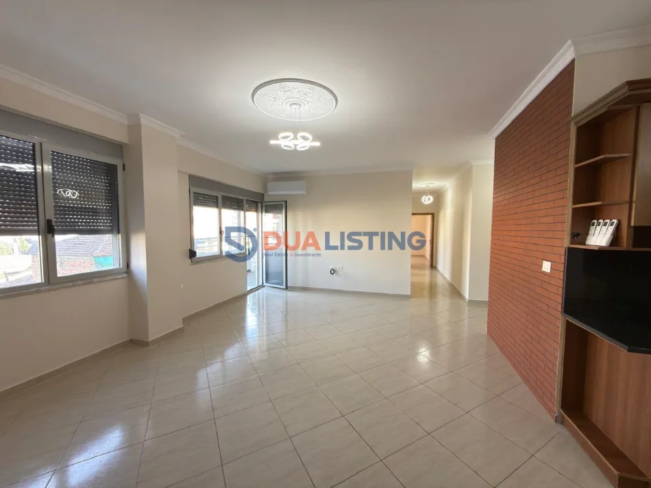 Tirane, jepet me qera apartament 3+1 , 120 m² 1.300 € (Selvia)