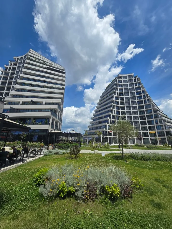 Tirane, shitet apartament 3+1 , 199 m² (lake view)