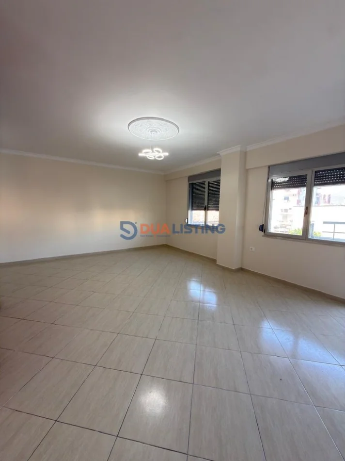 Tirane, jepet me qera apartament 3+1 , 120 m² 1.300 € (Selvia)