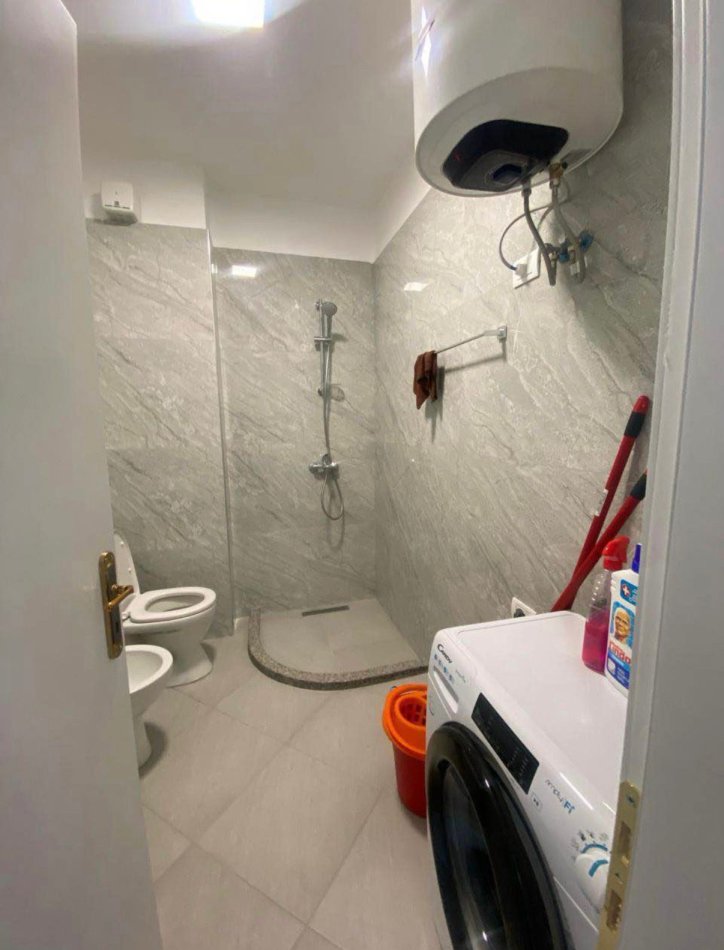 Tirane, jepet me qera apartament 2+1+Ballkon Kati 4, 85 m² 500 € (Shkoze)