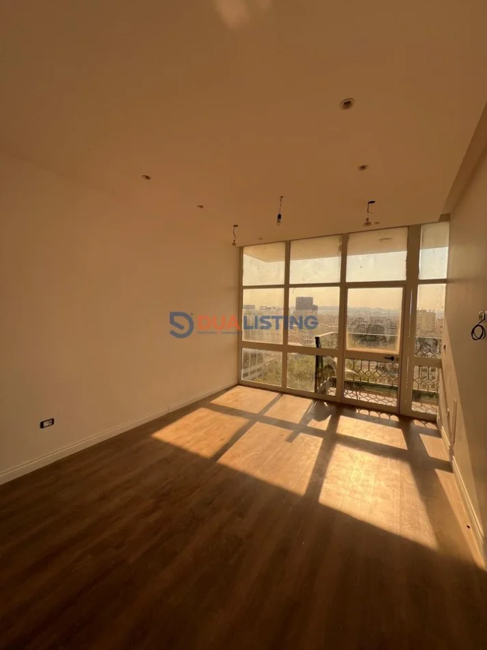 Tirane, jepet me qera zyre , 75 m² 950 € (Qender)