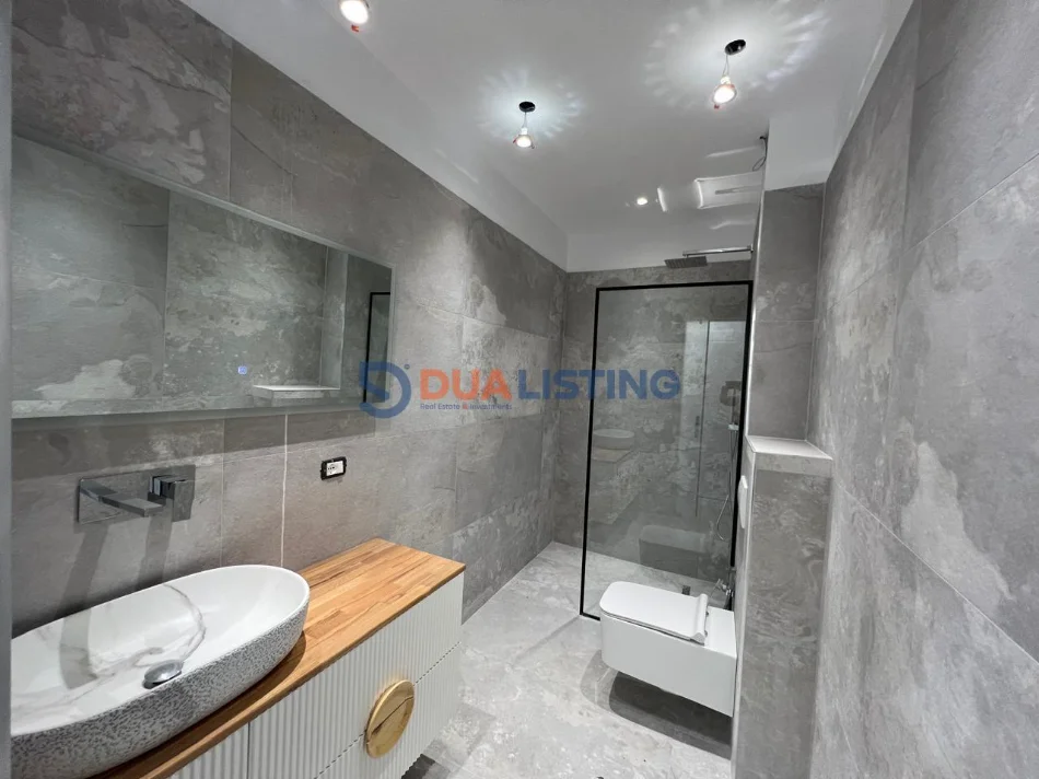 Tirane, jepet me qera zyre , 75 m² 950 € (Qender)