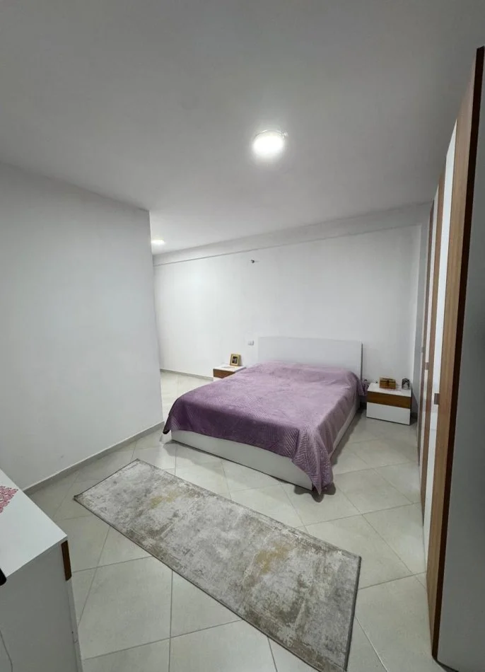 Tirane, jepet me qera apartament 2+1+Aneks+Ballkon Kati 8, 115 m² 400 € (Astir)