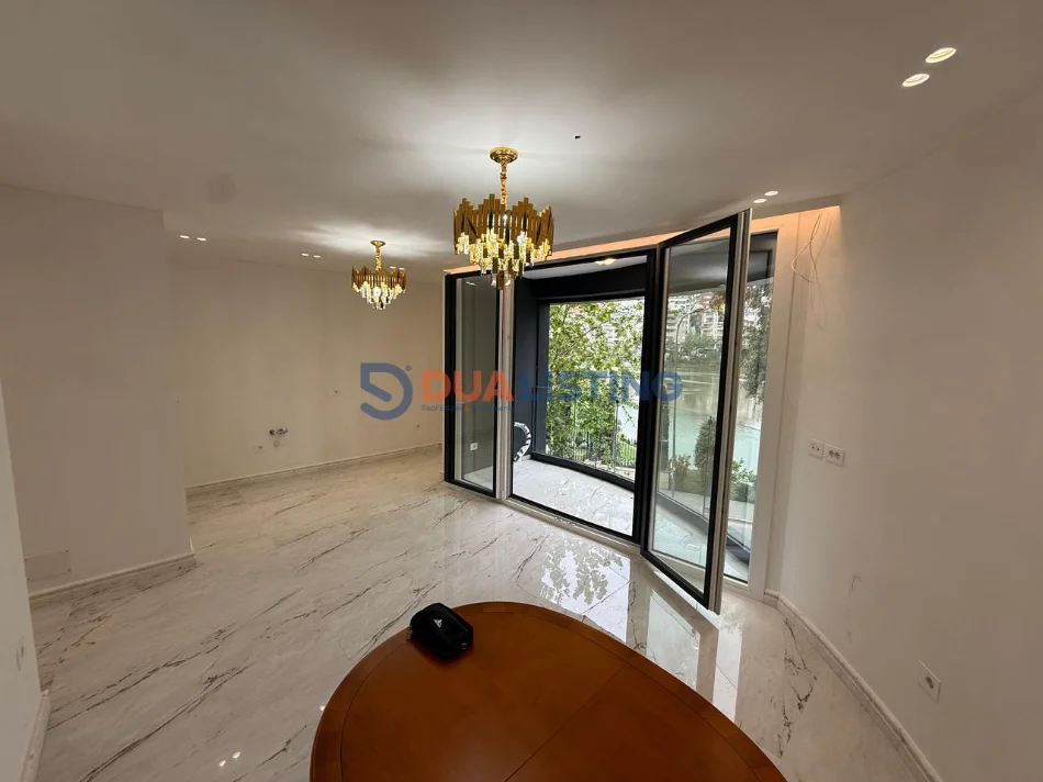 Tirane, jepet me qera ambjent biznesi , 92 m² 1.600 € (Liqeni i Thate)