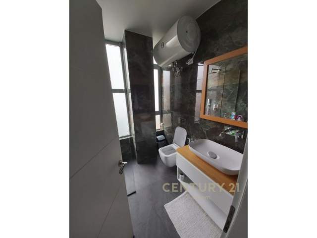 Tirane, jepet me qera apartament 4+1 Kati 2, 94 m² 700 Euro (Liqeni Thate)