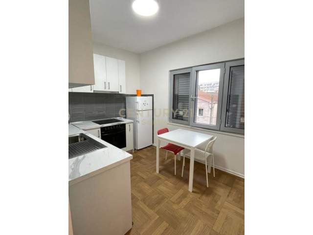 Tirane, jepet me qera apartament 2+1 Kati 3, 100 m² 500 Euro (Kristal Center)