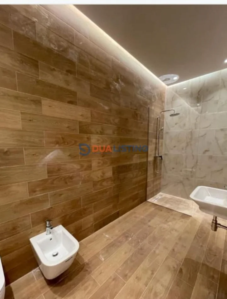 Tirane, jepet me qera zyre , 126 m² 1.200 € (Rruga e Kavajes)