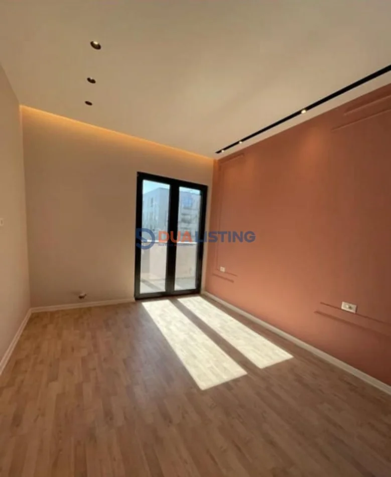 Tirane, jepet me qera zyre Kati 7, 126 m² 1.200 € (kompleksi delijorgji)