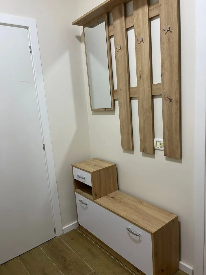 Tirane, jepet me qera apartament 1+1 Kati 1, 75 m² 450 € (Ferit xhejko)