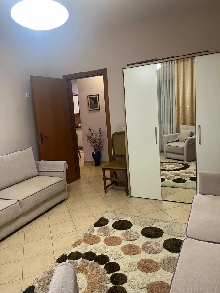 Tirane, jepet me qera apartament 2+1 Kati 4, 106 m² 700 € 