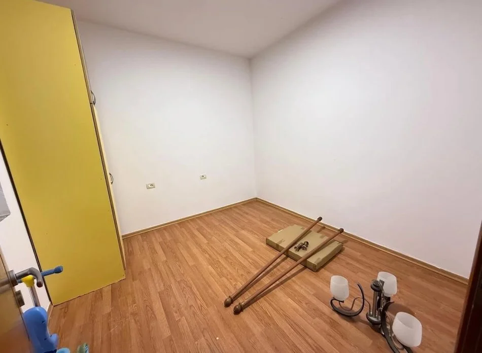 Tirane, jepet me qera apartament 2+1 Kati 2, 85 m² 500 € (Rruga kongresi i lushnjes)