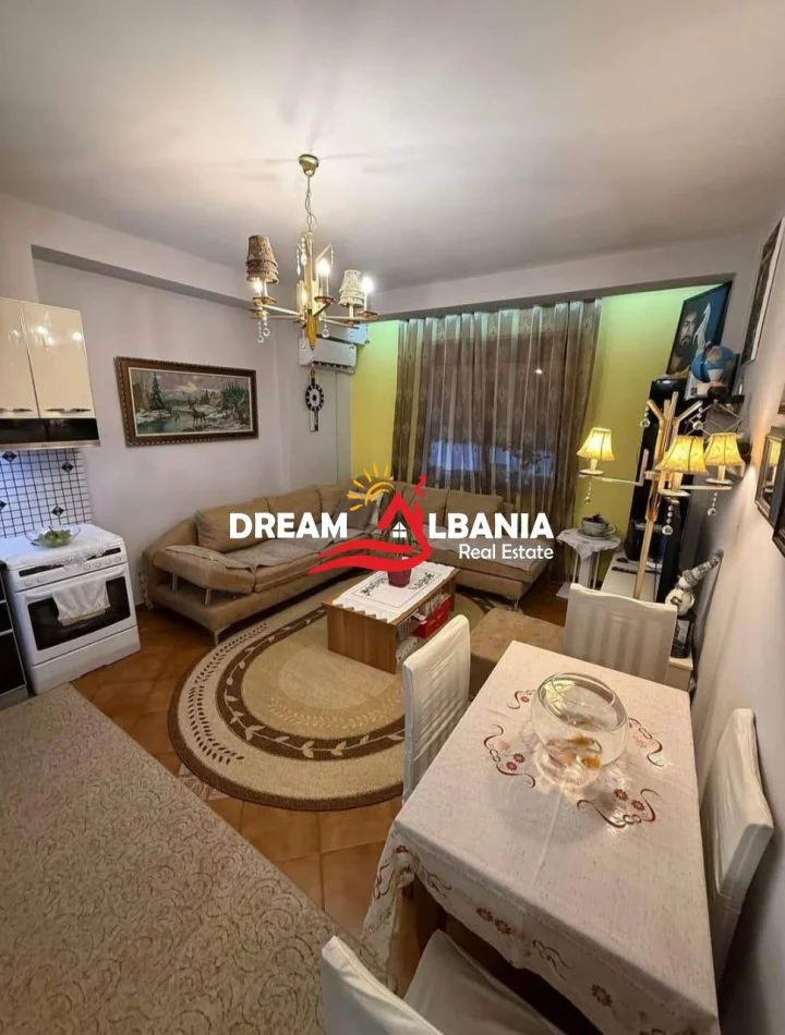 Tirane, jepet me qera apartament 1+1 , 55 m² 430 € (prane “Arc Hotel”, Astir)