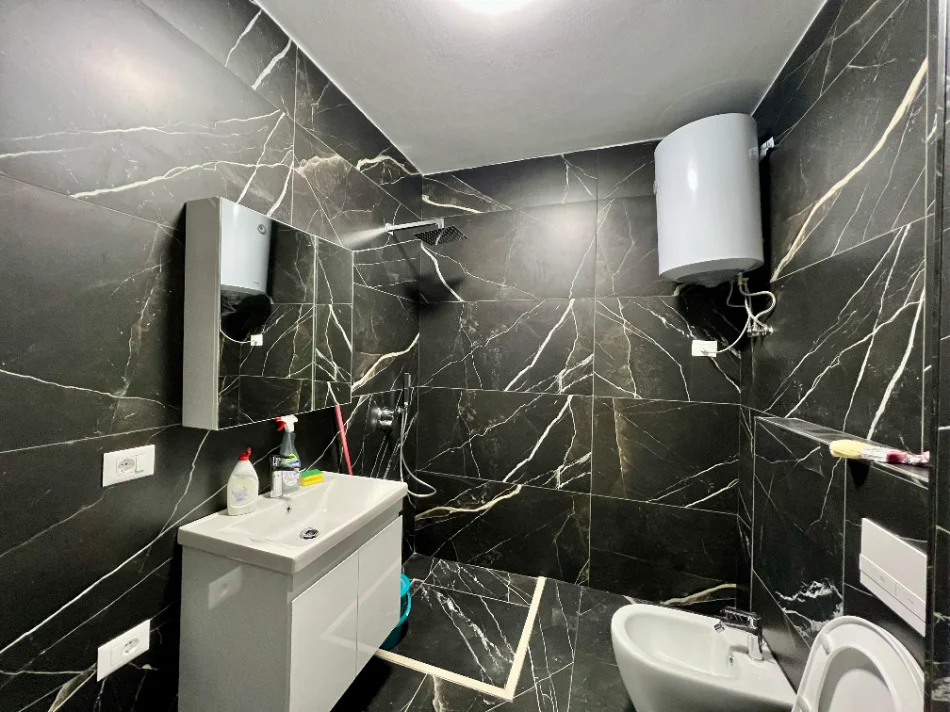 Tirane, jepet me qera apartament 1+1 Kati 3, 74 m² 500 € (Shkolla e Baletit)