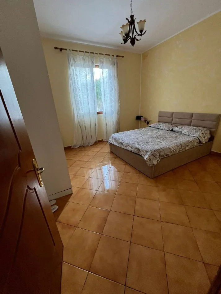 Tirane, jepet me qera Vile 2+1 Kati 0, 120 m² 450 € (Vaqarr)