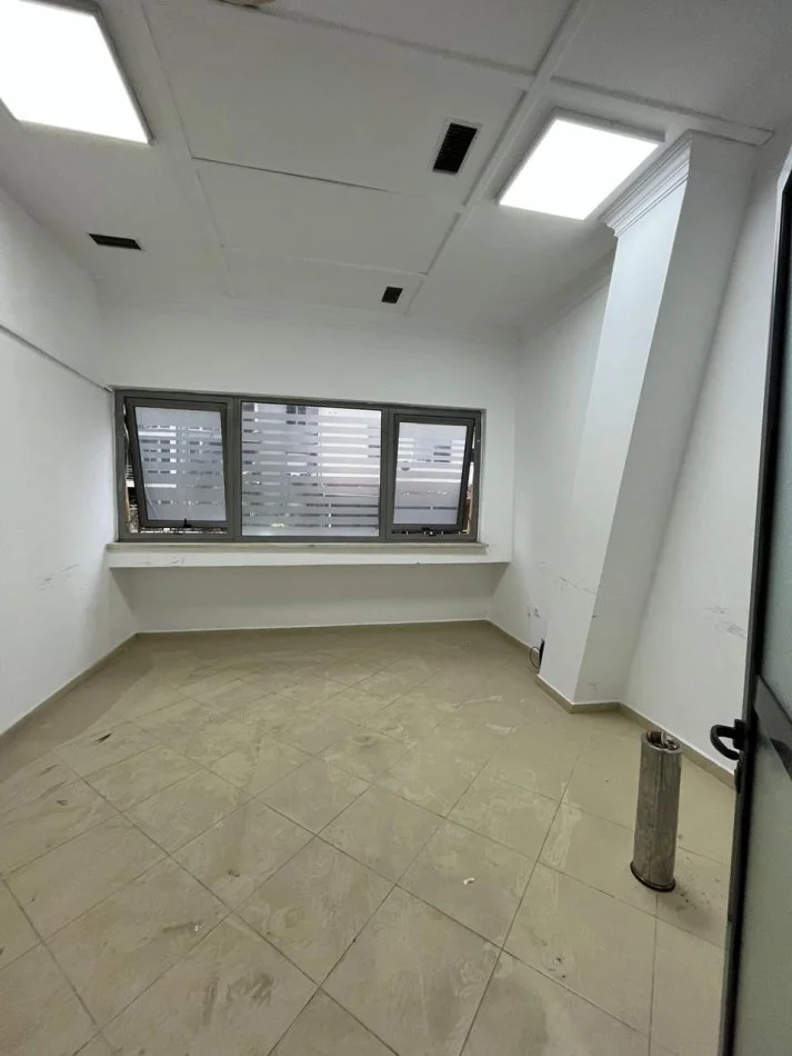 Tirane, jepet me qera Kati 3, 165 m² 1.700 € .