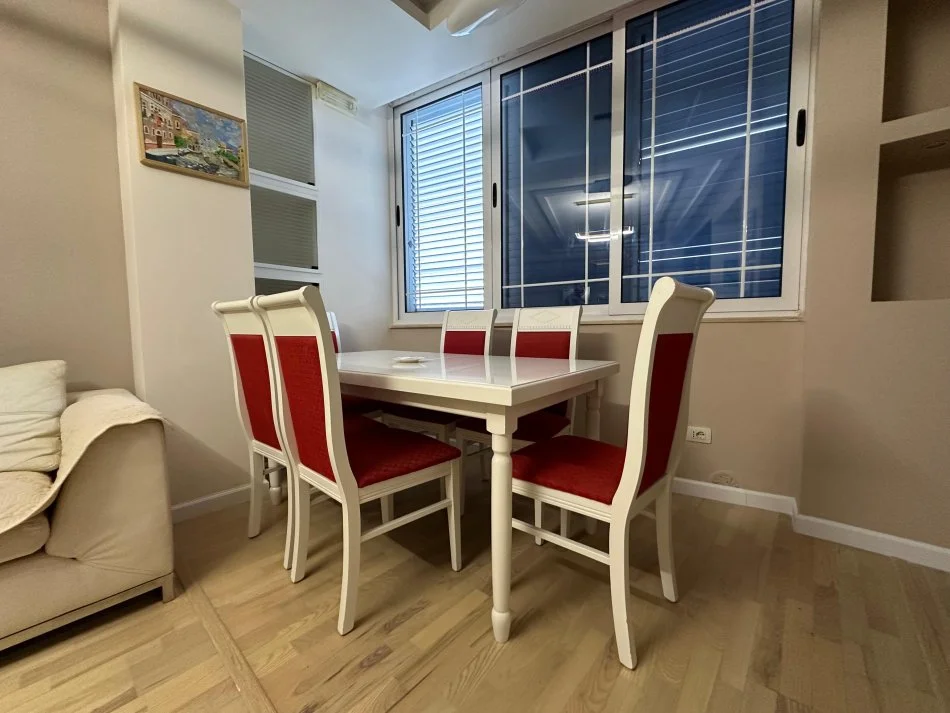 Tirane, jepet me qera 1+1+Ballkon Kati 1, 63 m² 550 € (Eleonora, Komuna e Parisit)