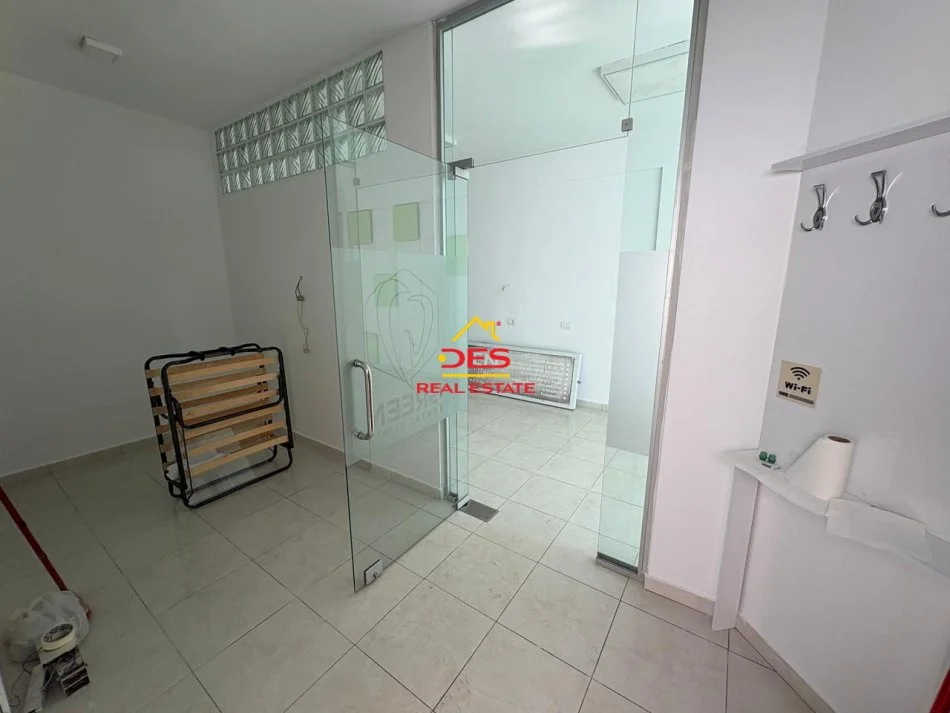 Vlore, jepet me qera ambjent biznesi Kati 2, 50 m² 300 € (Rruga Misto Mele)