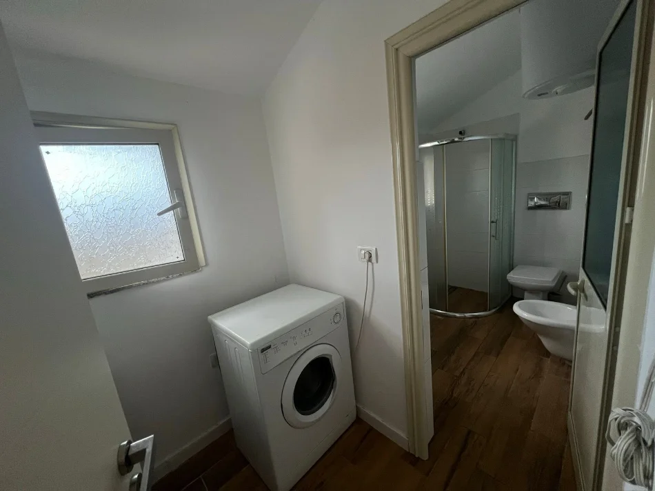 Tirane, jepet me qera apartament , (Rruga budi)