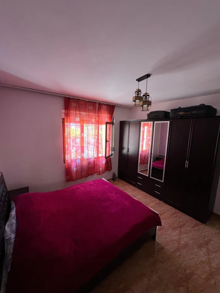 Tirane, jepet me qera apartament 1+1+Ballkon Kati 2, 87 m² 400 € (Zogu I Zi)