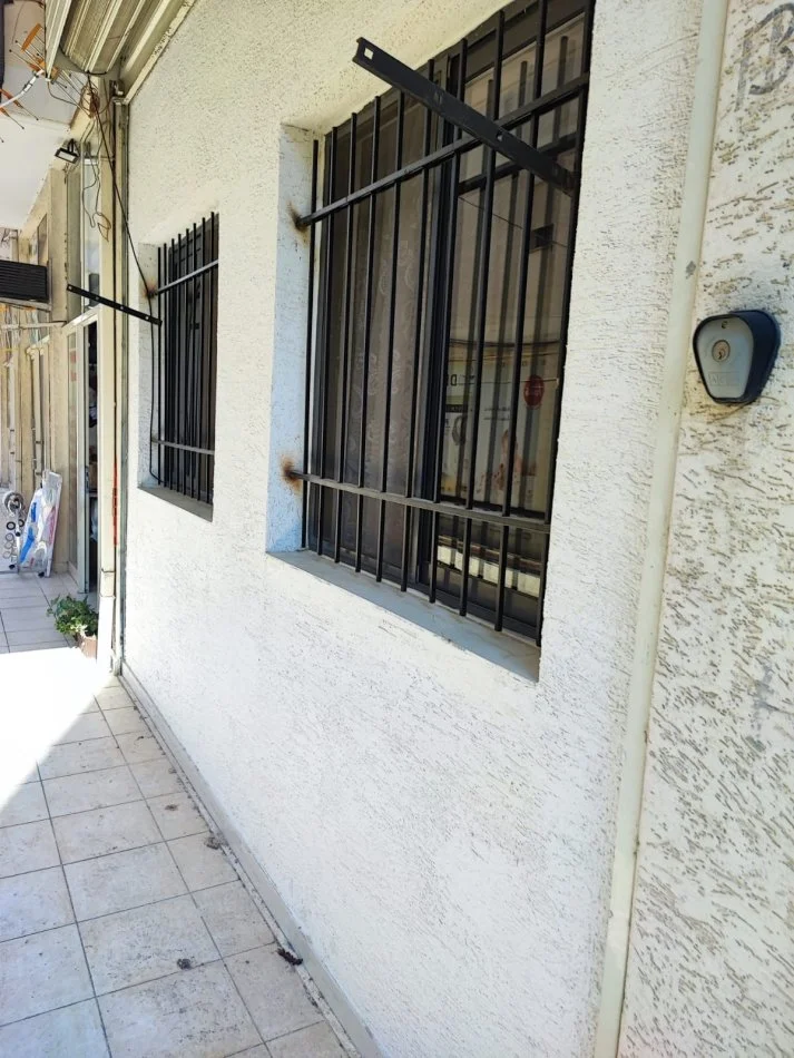 Tirane, jepet me qera 1+1 Kati 1, 70 m² 300 €