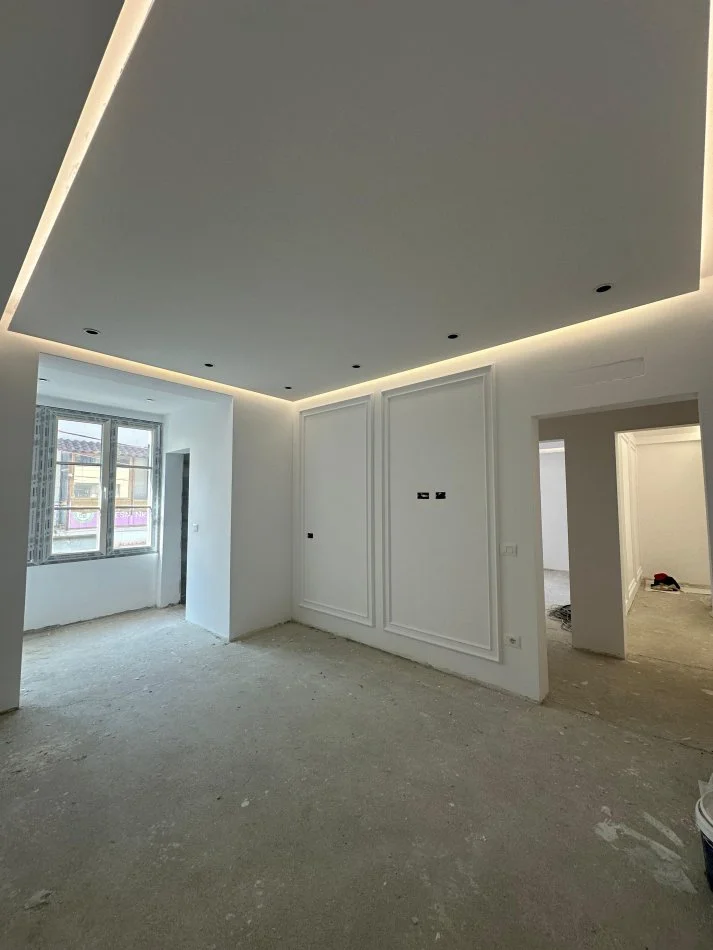 Tirane, jepet me qera apartament Kati 1, 145 m² 1.300 € (Rruga Petro Nini Luarasi)