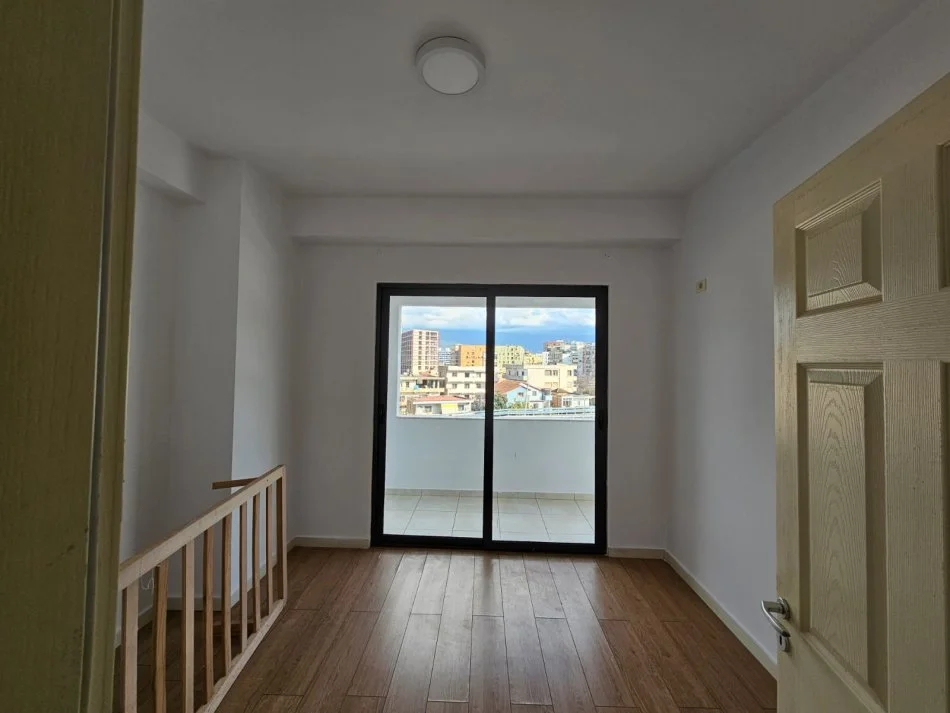 Shqiperi, jepet me qera apartament 2+1+Ballkon Kati 2, 113 m² 400 € (BUZE UNAZE)