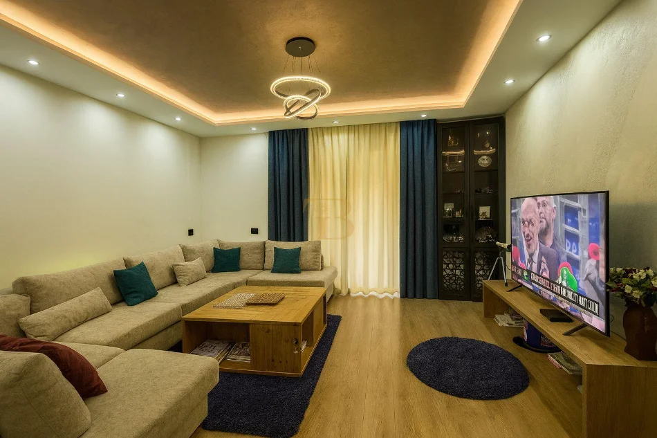 Tirane, shes apartament 2+1+Ballkon Kati 2, 99 m² 300.000 € (Komuna e Parisit)