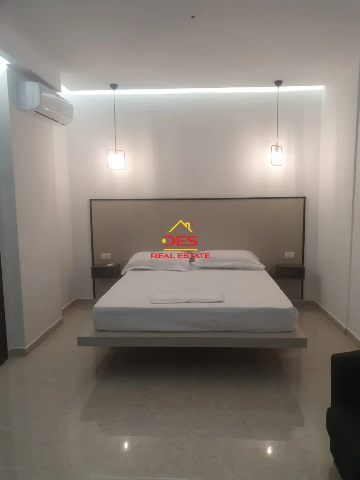 Vlore, jepet me qera hotel Kati 2, 350 m² 30.000 € (Rruga Perlat Rexhepi)