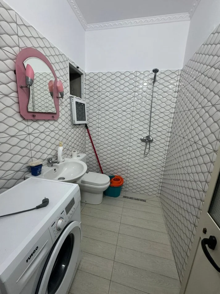 Tirane, jepet me qera shtepi 1+1+Ballkon Kati 1, 50 m² 350 € (Don Bosko)