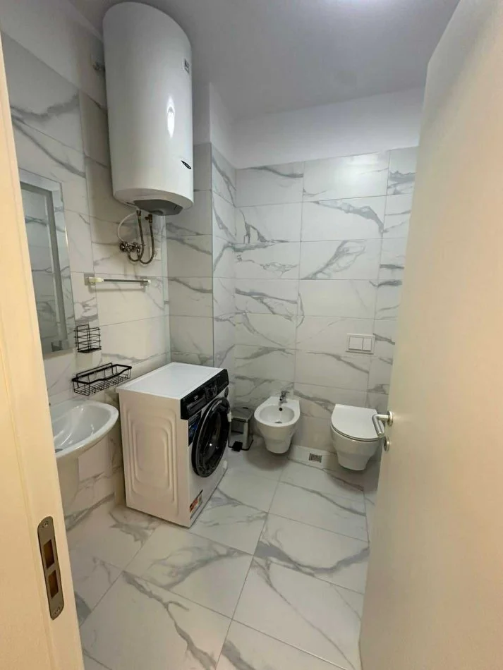Tirane, jepet me qera apartament 2+1+Aneks+Ballkon Kati 2, 110 m² 1.100 € (Liqeni Thate)