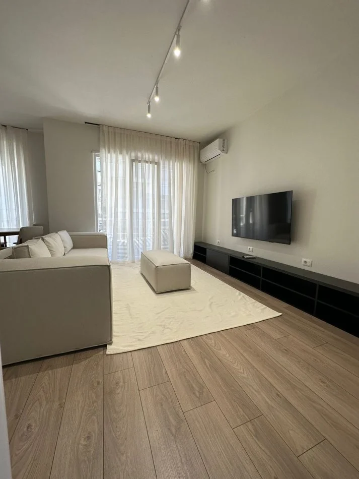 Tirane, jepet me qera apartament 2+1+Ballkon Kati 3, 95 m² 1.100 € (Pavaroti, Kopshti Zoologjik)