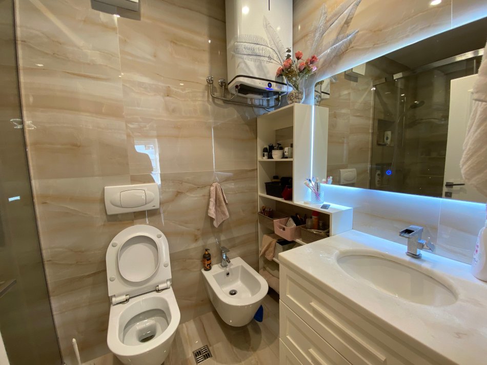 Tirane, jepet me qera apartament 2+1 Kati 7, 91 m² 800 € (kompleksi magnet)