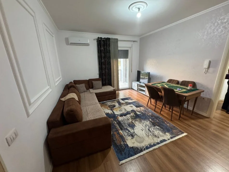 Tirane, jepet me qera apartament 1+1 Kati 2, 59 m² 600 € (Prokuroria e tiranes)