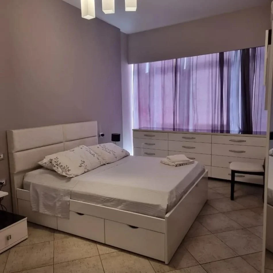 Tirane, jepet me qera apartament 2+1 Kati 2, 88 m² 800 € (Tish Daija - Komuna e Parisit)