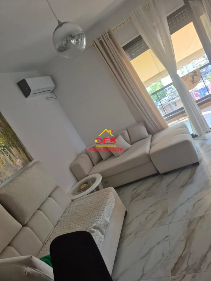 Vlore, jepet me qera apartament 1+1+Ballkon Kati 7, 70 m² 320 € (Rruga Lef Sallata)